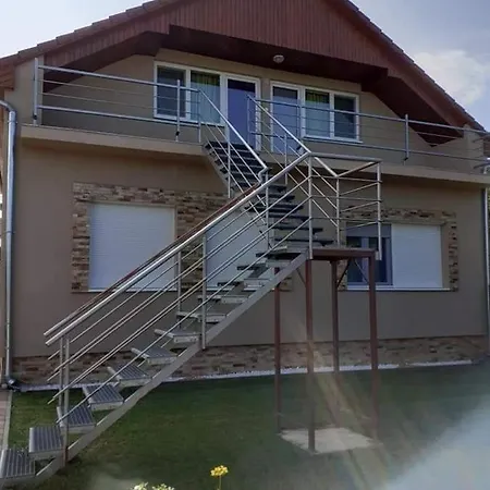Διαμέρισμα Csaladi Apartman Balatonkereszturon