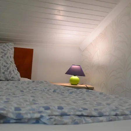 Csaladi Apartman Balatonkereszturon * Balatonkeresztúr