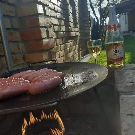 Csaladi Apartman Balatonkereszturon Διαμέρισμα *