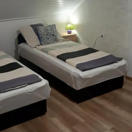 Csaladi Apartman Balatonkereszturon Διαμέρισμα *