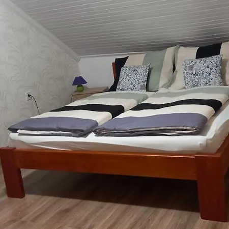 Csaladi Apartman Balatonkereszturon * Balatonkeresztur