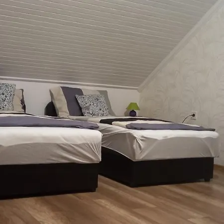 Csaladi Apartman Balatonkereszturon Διαμέρισμα Balatonkeresztúr