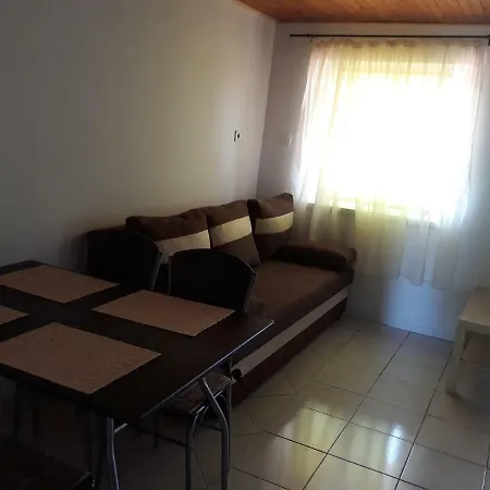 Csaladi Apartman Balatonkereszturon Διαμέρισμα *