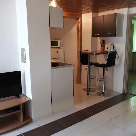 Csaladi Apartman Balatonkereszturon * Balatonkeresztúr